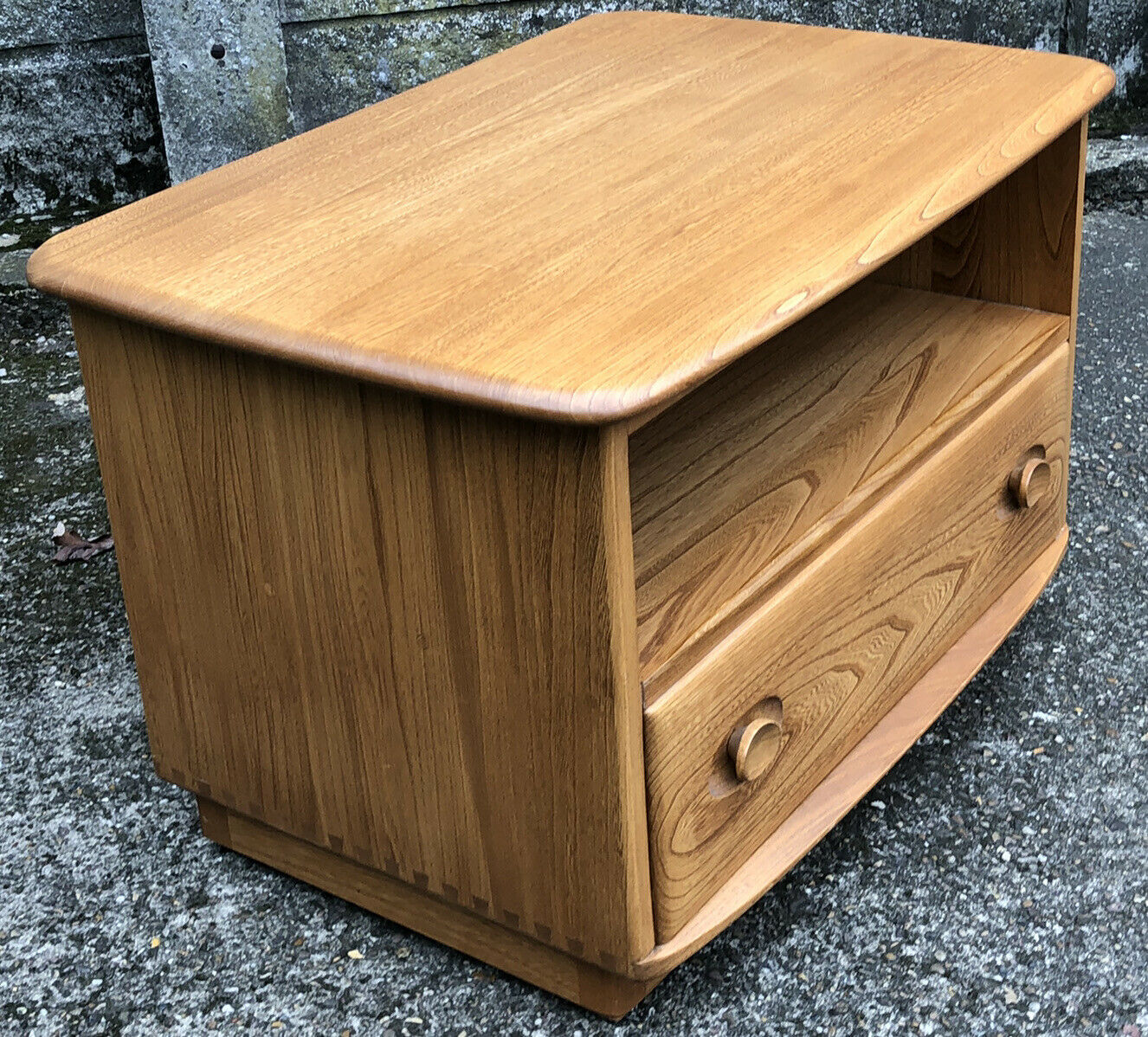 Ercol tv table deals