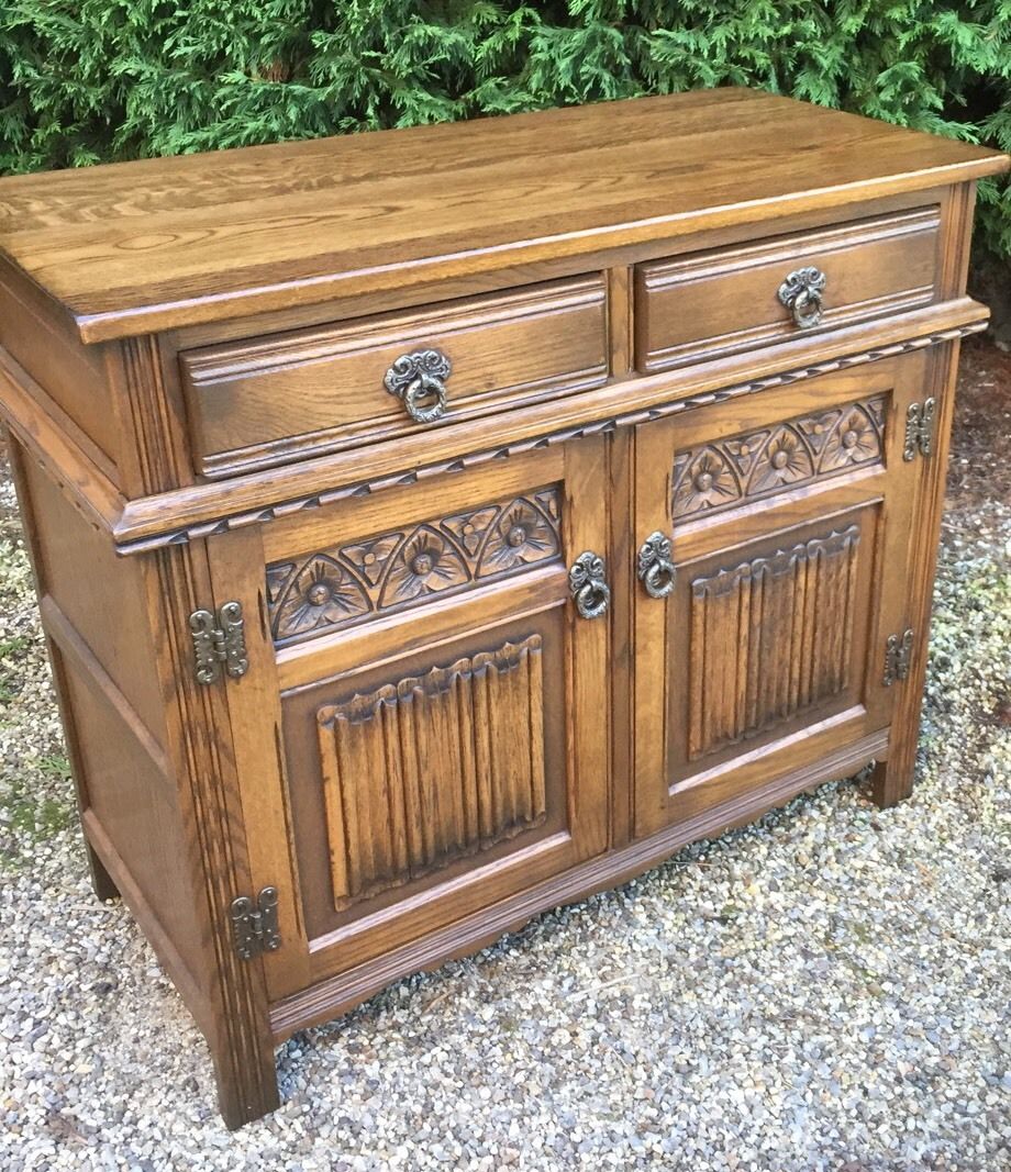 Superb Oak Old Charm 2 Door Hertford Sideboard Clean Condition 2